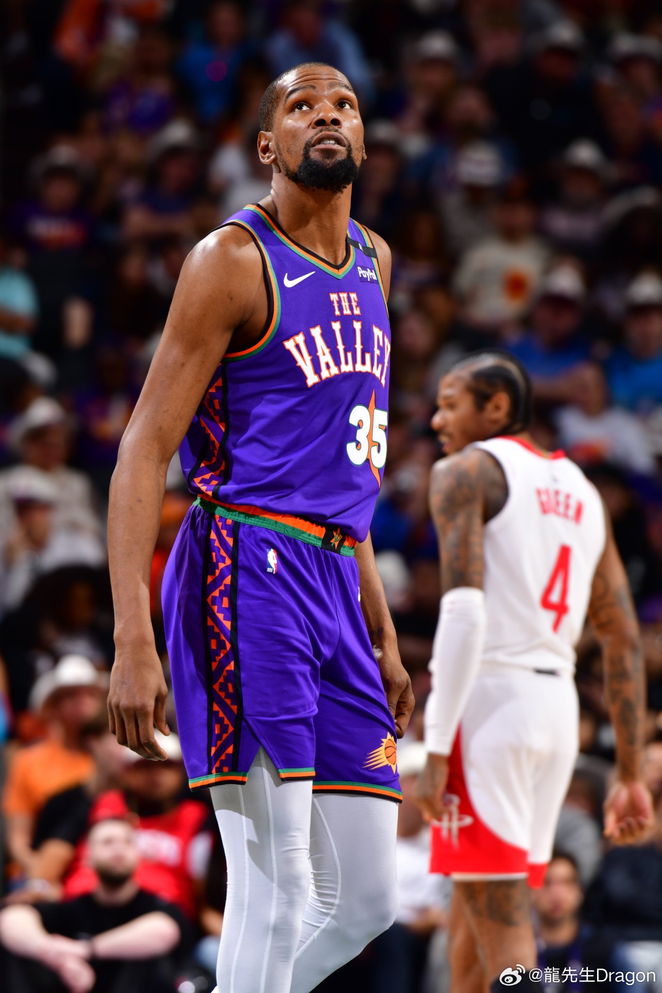 她还是一位 她还是一位